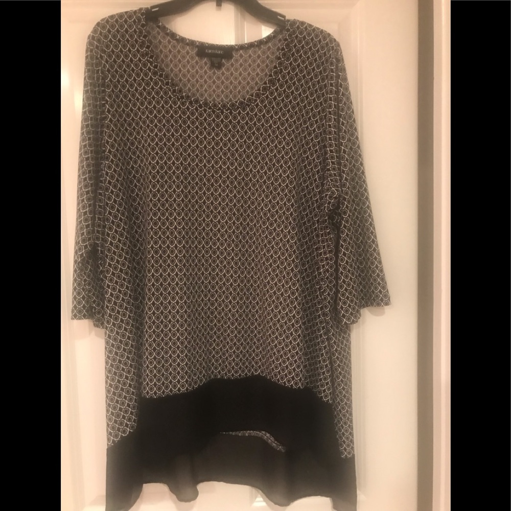 Geometric black/white top